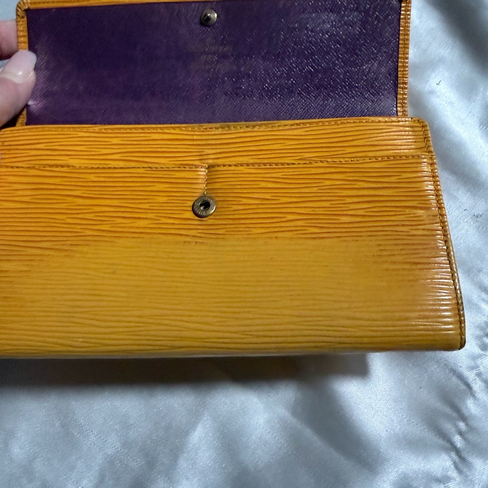Louis Vuitton Yellow Epi Leather Folded Wallet - Picture 3 of 9
